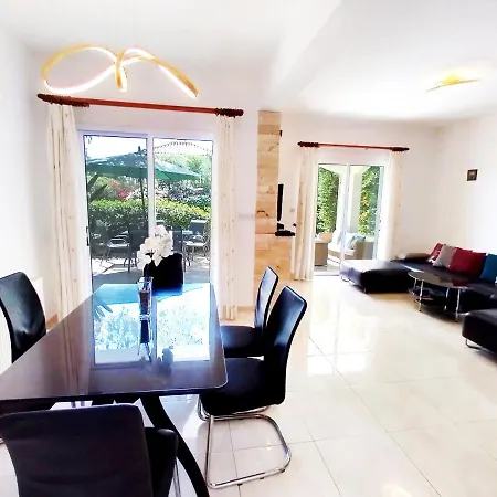Villa Talassa With Heated Pool, Jacuzzi And 4X4 Car Peyia Exterior photo
