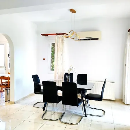 Villa Talassa With Heated Pool, Jacuzzi And 4X4 Car Peyia Exterior photo