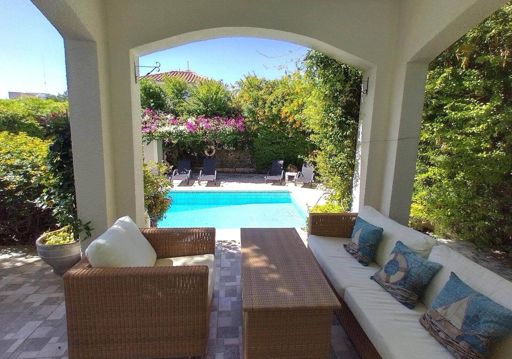 Villa Talassa With Heated Pool, Jacuzzi And 4x4 Car Peyia